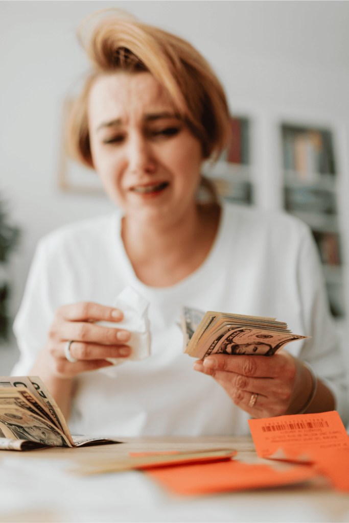 10 طرق ذكية لإدارة راتبك الشهري وتجنب الأزمات المالية إدارة راتبك الشهري بذكاء من خلال إعداد ميزانية شهرية وتقليل النفقات