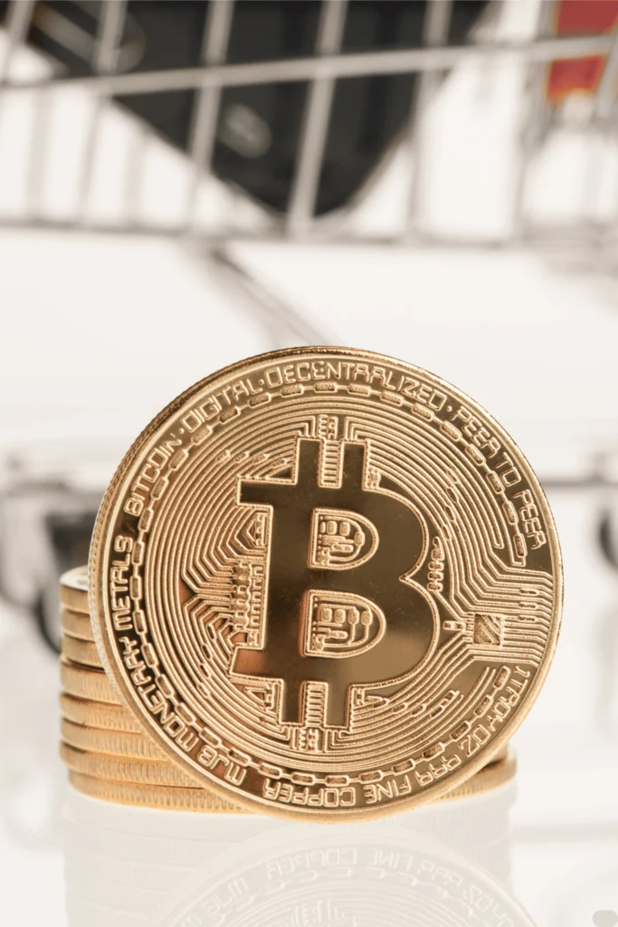 مفهوم مخاطر الاستثمار في العملات الرقمية مع رموز البيتكوين والإيثريوم